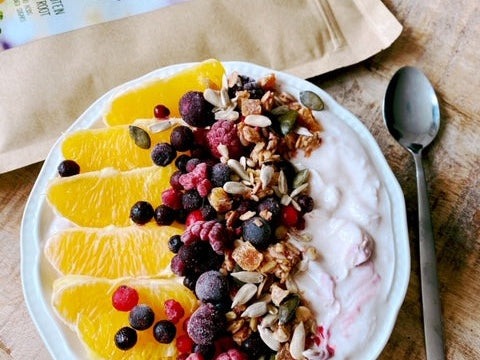 Sinaasappel bosvruchten smoothie bowl